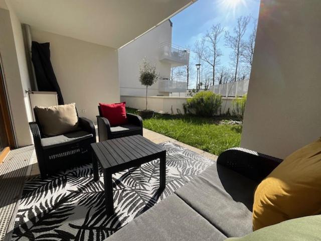 Cosygreen77 Modern Apartment With Garden And Parking Маньи-ле-Онгр Экстерьер фото
